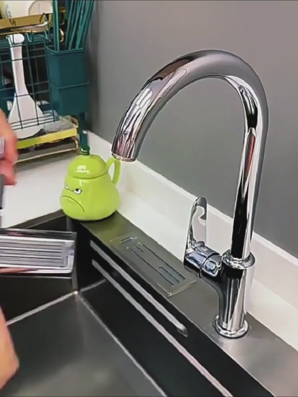 Rotating Splash-Proof Waterfall Faucet Nozzle for Kitchen Sink