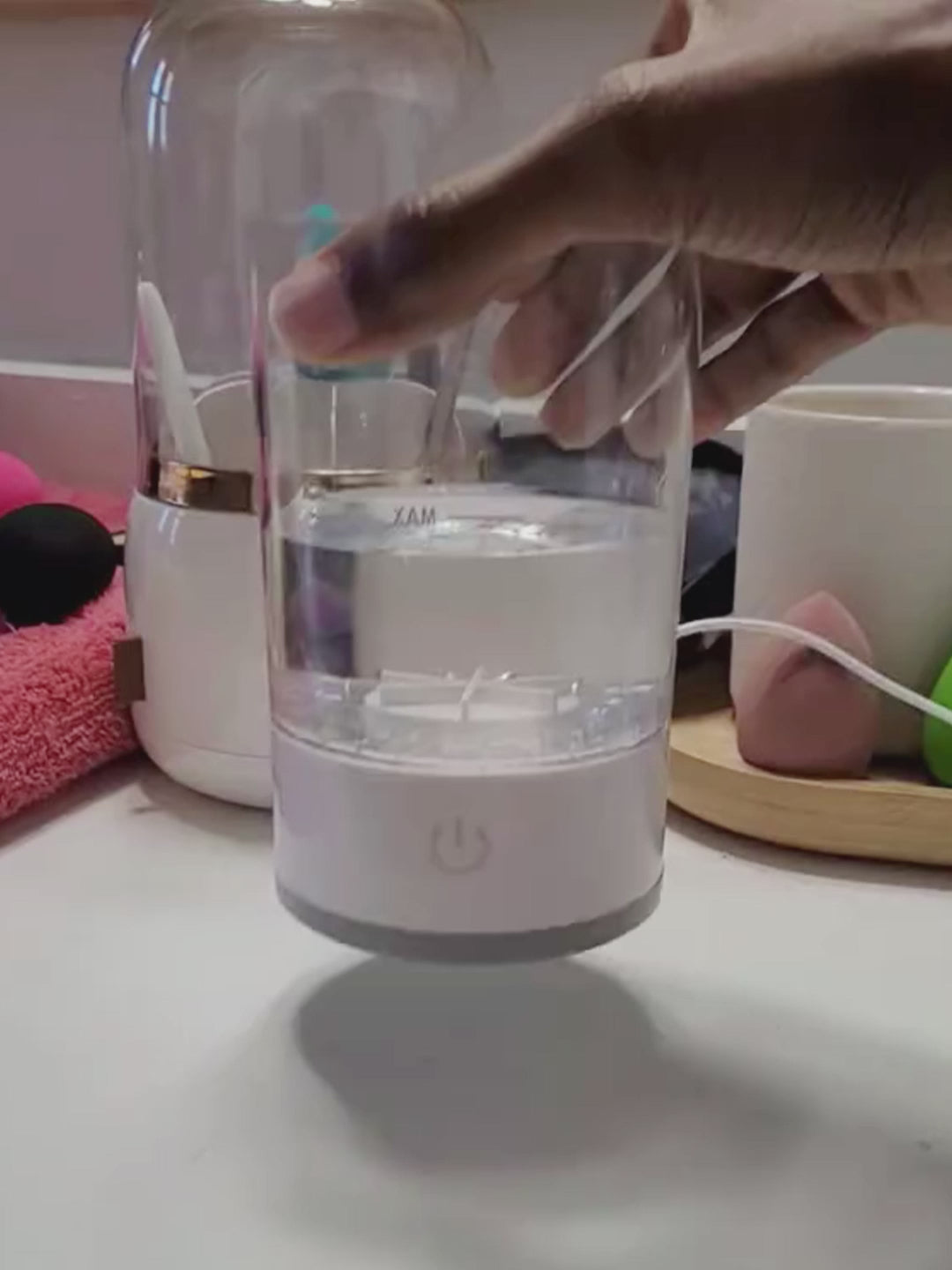 Portable Electric Makeup Brush Cleaner – USB Rechargeable Eye Shadow Cleaning Tool